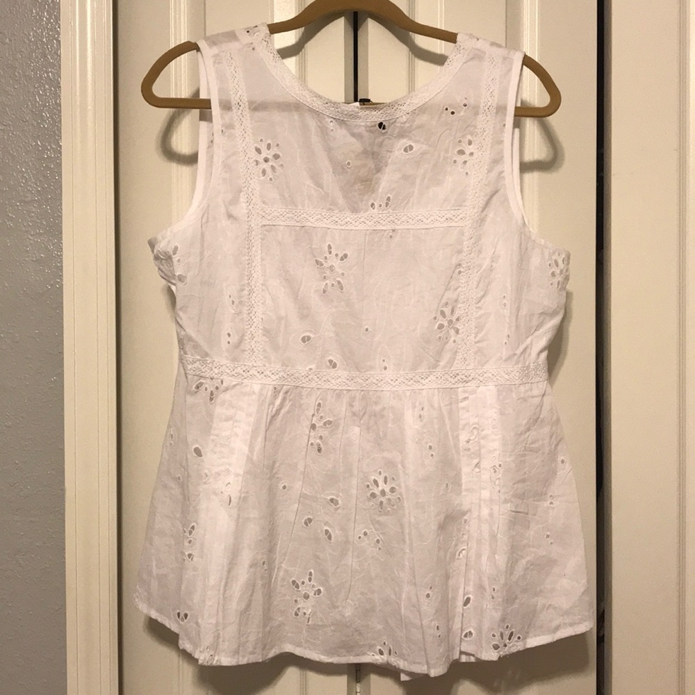 🍍NWT White Eyelet Boho Woven Top. Sz M.